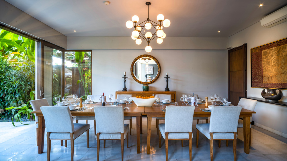 Seseh Beach Villa II - Formal in-villa dinner